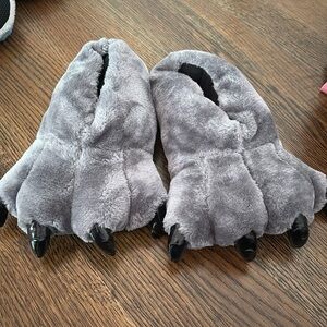 Fuzzy slippers. Animal feet